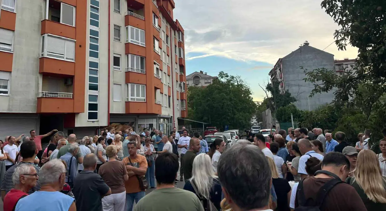 Више од 100 грађана бањалучког насеља Росуље окупило се у знак протеста због измјена регулационог плана.