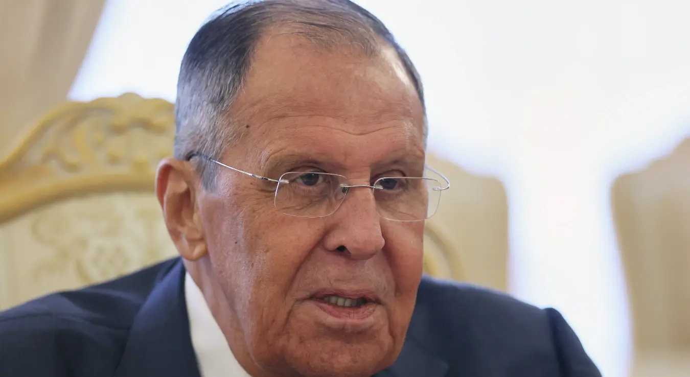Руски министар спољних послова Сергеј Лавров разговарао је са надбискупом Полом Ричардом Галагером, секретаром за односе са државама Свете столице, у вили Зинаиде Морозове у Москви, у уторак, 25. августа 2026. године.