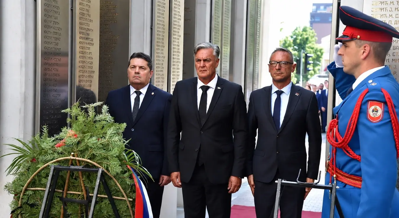 Полагање вијенаца на центезималном спомен-обиљежју за страдале у Олују