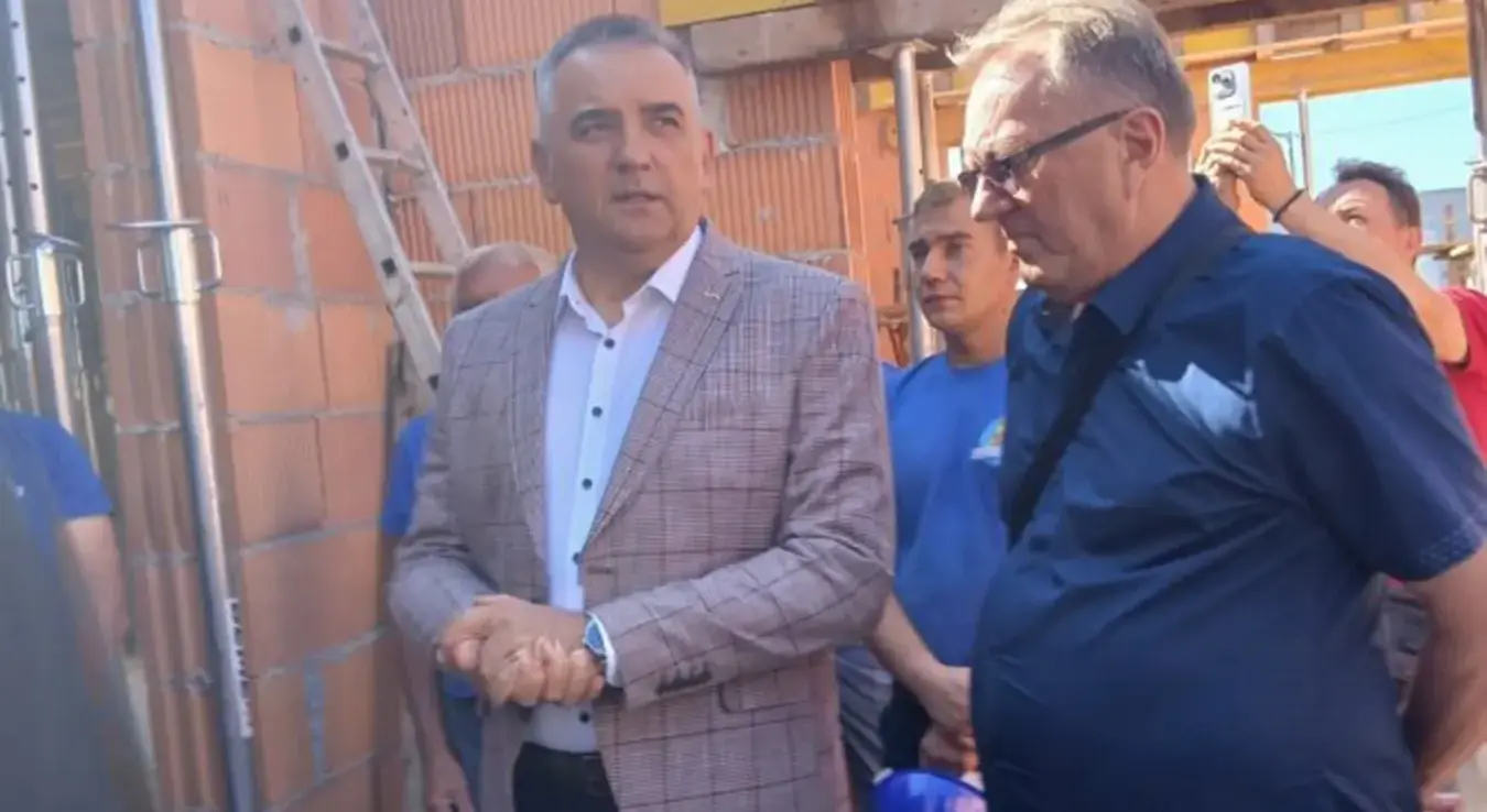 Минић посјетио градилиште нових учионица за потребе вртића "Чика Јова Змај"