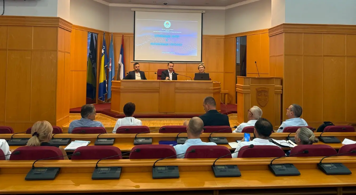 Радни састанак са представницима општина и градова који су у фази оснивања слободних зона у Републици Српској, одржан је у просторијама Града Требиња.