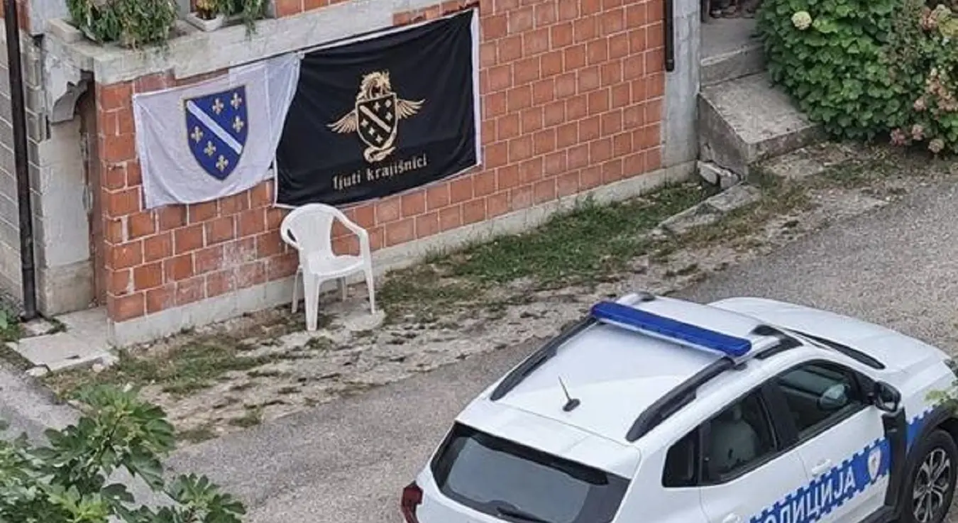 Полиција у Новом Граду одузела заставе с љиљанима