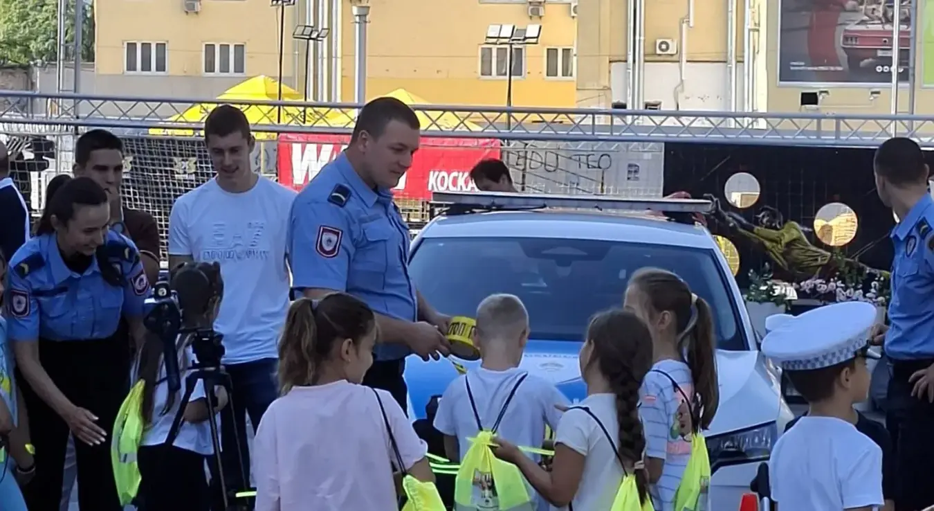 Начелник Сектора полиције у Полицијској управи Бањалука Момчило Марић позвао је данас возаче да поштују прописе, нарочито у близини школа, будући да је школска година почела и да је велики број дјеце која можда први пут самостално учествују у саобраћају
