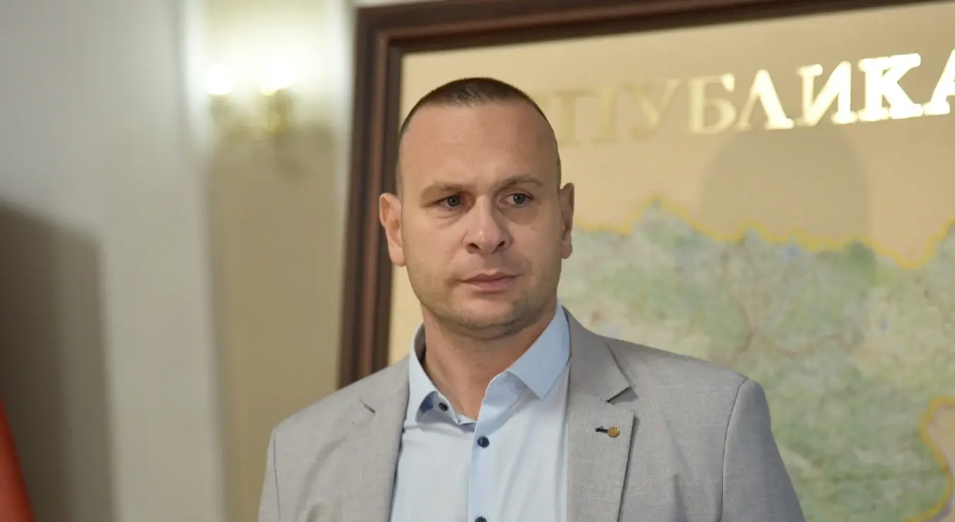 Никола Шобот