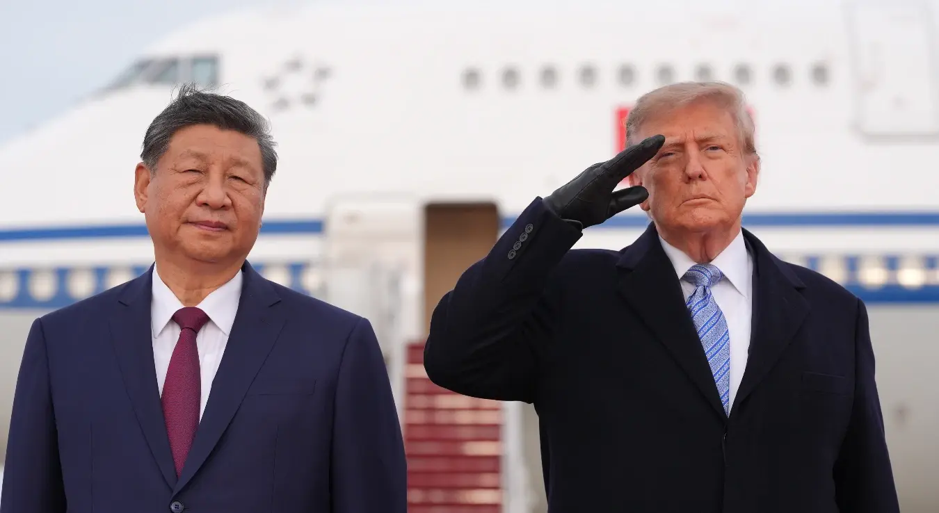 Предсједник Доналд Трамп и кинески предсједник Си Ђинпинг учествују на церемонији дочека у ваздухопловној бази „Ендруз“ у Мериленду, у сриједу, 23. септембра 2026. године.