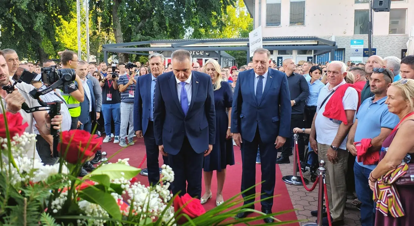 Каран, Цвијановић, Додик и Минић положили вијенце на Централном споменику