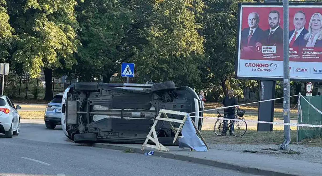 Незгода у кружном току код Ребровачке цркве, возило на боку