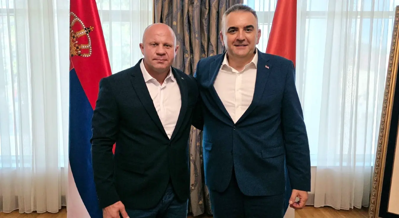 Предсједник Владе Републике Српске Саво Минић примио је данас у Бањалуци руског ММА борца Фјодора Јемељаненка, једног од најбољих ММА бораца свих времена.