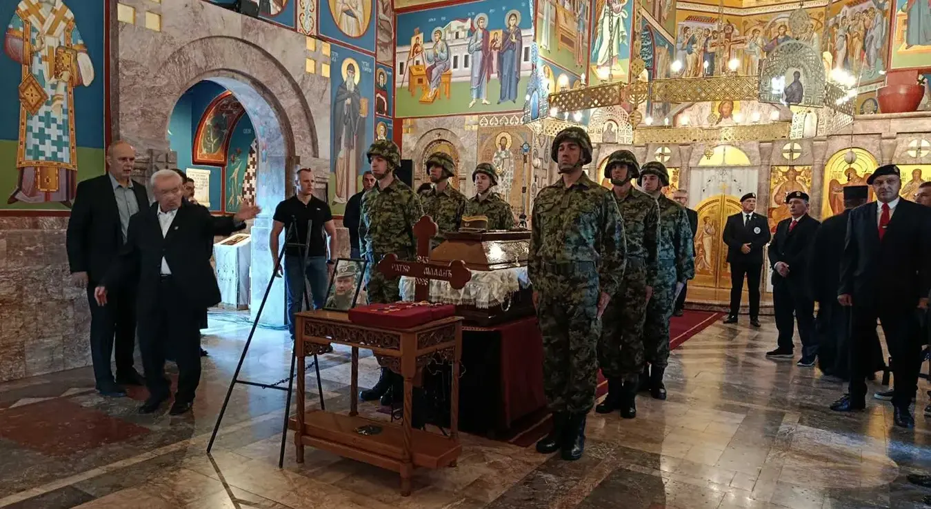 Сахрана генерала Ратка Младића, ковчег са тијелом допремљен у цркву Светог Луке