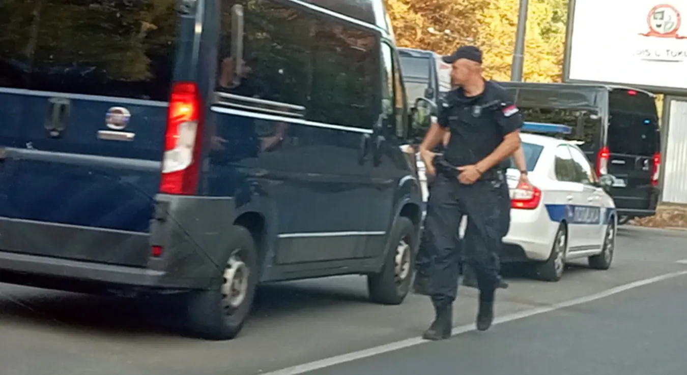 Јаке полицијске снаге око ВМА, стижу посмртни остаци генерала Младића