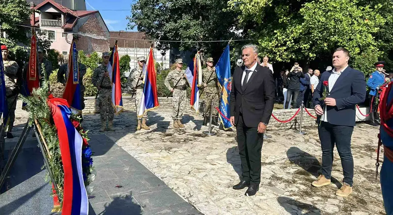 Бројне делегације положиле су данас вијенце и цвијеће на спомен-обиљежје у Туњици код Новог Града поводом 31 године од одбране сјеверозападних граница Републике Српске од хрватске агресије 1995. године.