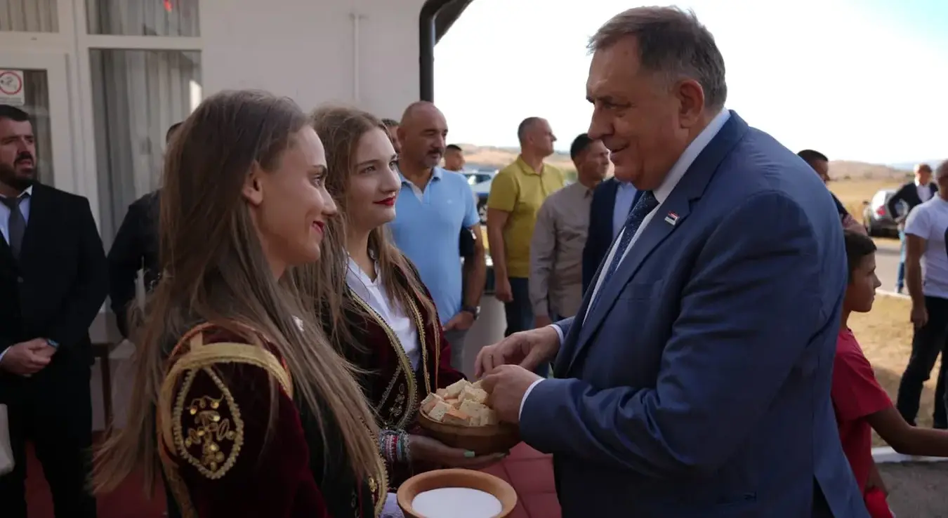Предсједник СНСД-а Милорад Додик на предизборној трибини "Разговор са грађанима" у Гацку.