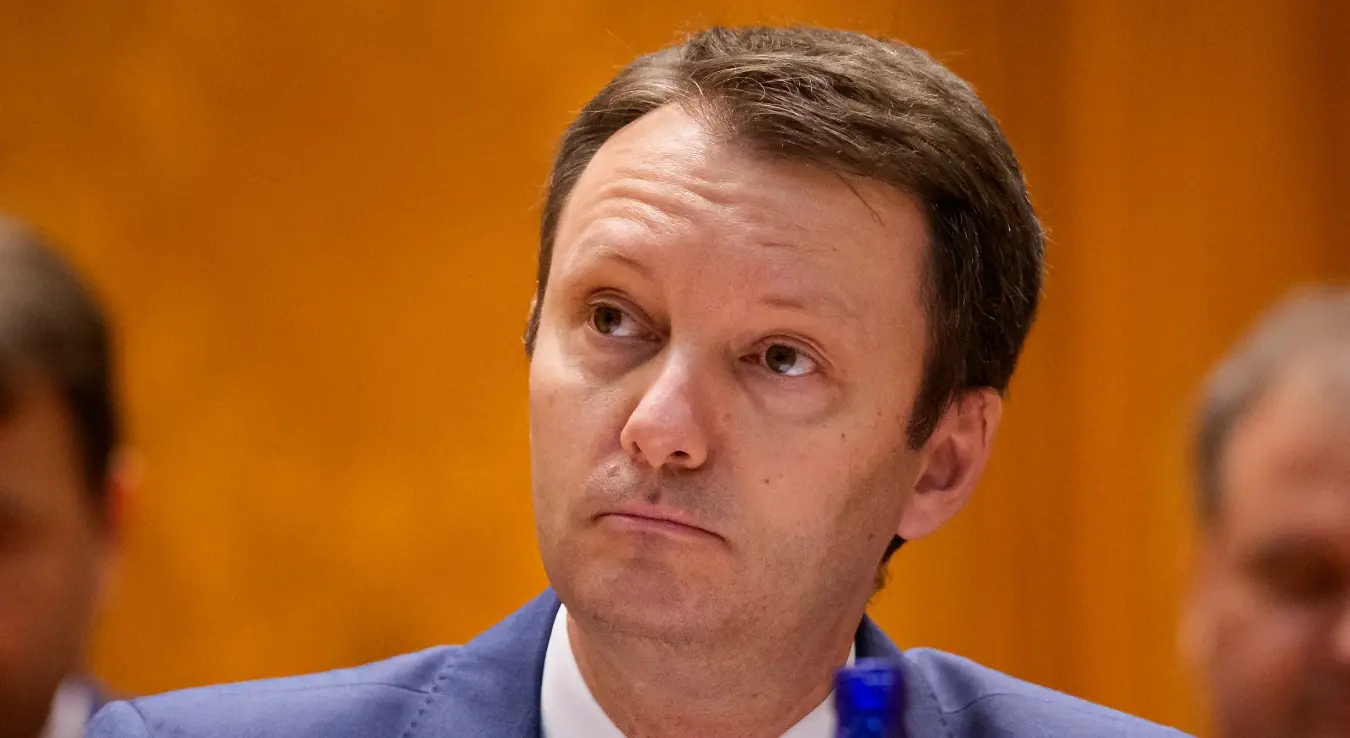 Кандидат за премијера Румуније Зигфрид Муресан није успео да добије поверење у парламент, што продужава политичку кризу која утиче на инвестициони рејтинг земље.