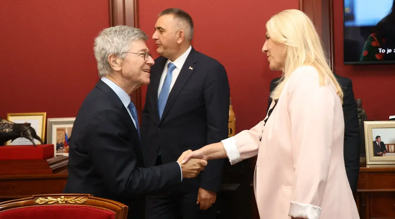 Званичници Српске са Џефријем Саксом у Бањалуци