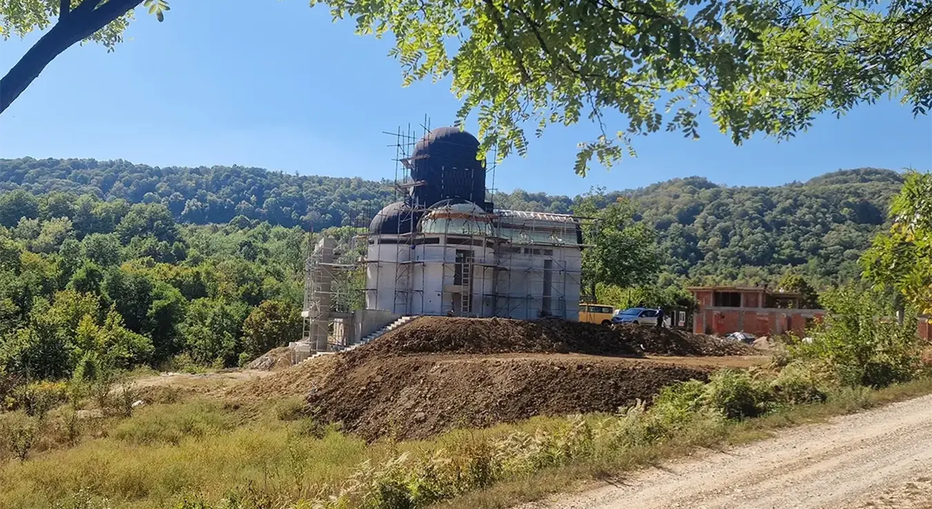 Отац на огњишту предака у Стјепковици гради манастир у спомен