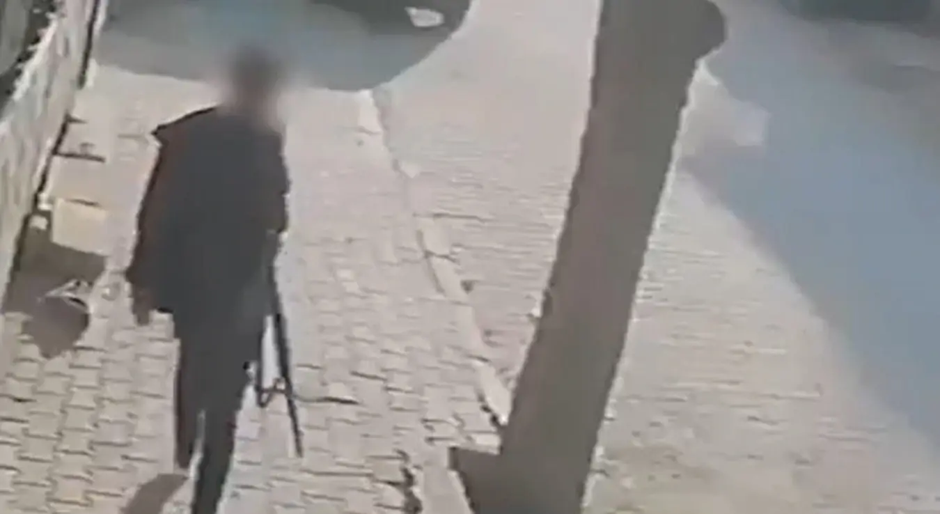 Са пушком дошао у школу и отворио ватру: Први снимци нападача из Турске