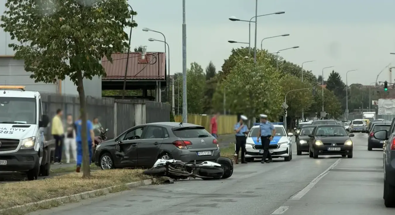 Мотоциклиста је повријеђен у саобраћајној незгоди која се данас, 10. септембра, догодила у Улици Браће Пиштељића у Бањалуци.