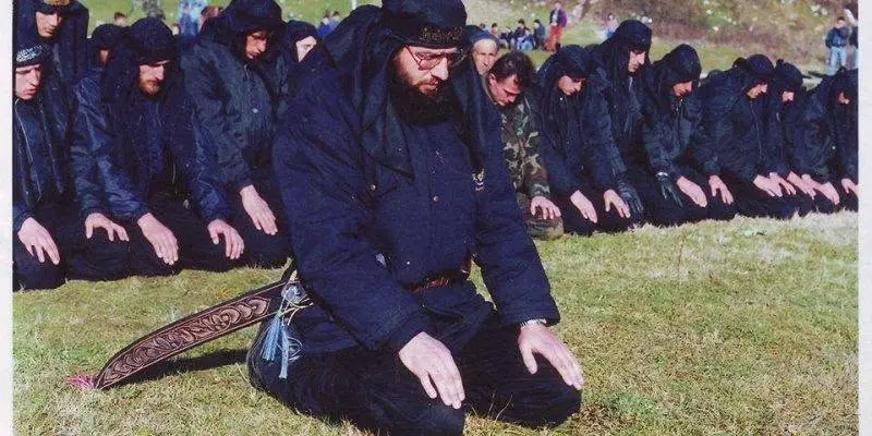 Црна униформа којој се диви