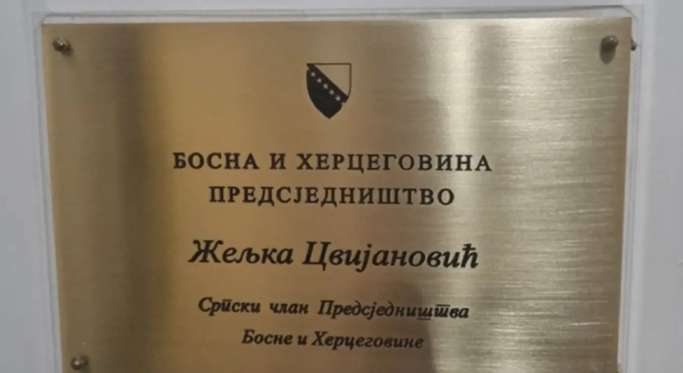 Прије него што почне дијелити лекције и тражити одговоре од других, Јелена Тривић би требало да научи основне процедуре рада Предсједништва БиХ, истакао је савјетник српског члана Предсједништва БиХ Ђорђе Шарчевић.