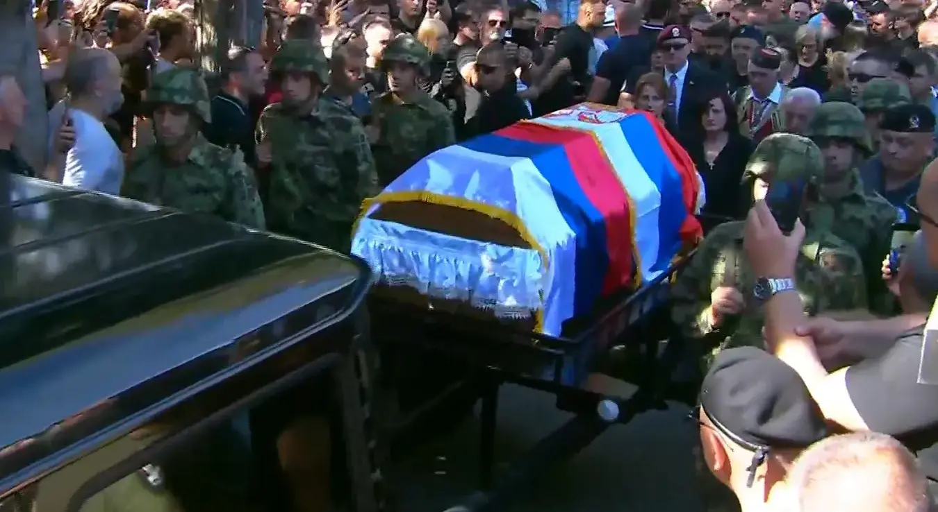 Почео испраћај на вјечни починак генерала Младића