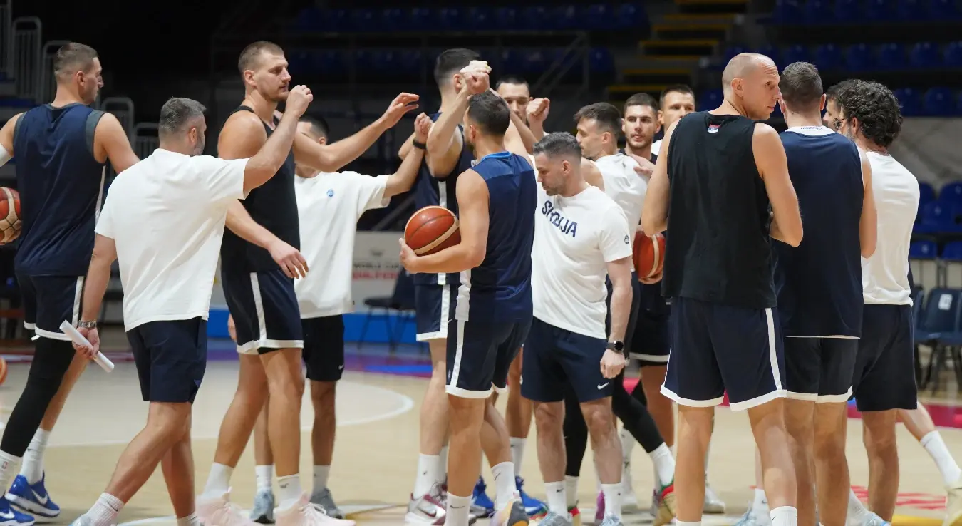 Капитен кошаркашке репрезентације Србије Никола Јокић рекао је да зна шта "орлове" чека у мечу против Босне и Херцеговине и истиче да ће "орлови" покушати да наметну агресивну игру и енергетски буду бољи од ривала. Србија у мечу последњег, 6. кола прве рунде квалификација, дочекује Босну и Херцеговину у понедељак у 20 часова у београдској дворани "Александар Николић". Тренинг кошаркаша репрезентације Србије.