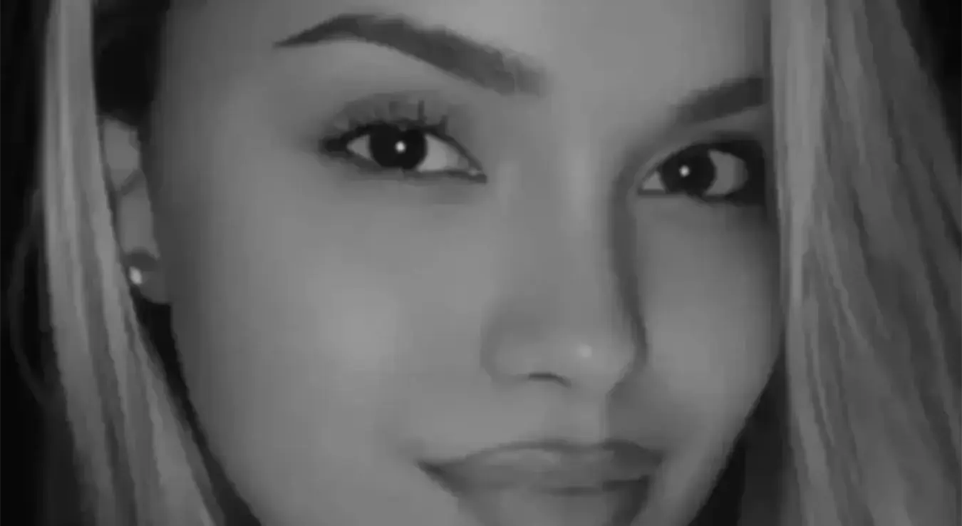 Амра Даут (22), која је тешке тјелесне повреде задобила у судару четвороцикла и путничког аутомобила у понедјељак у Пословном центру 96 у Витезу, преминула је од задобијених повреда на Клиничком центру Универзитета у Сарајеву (КЦУС).