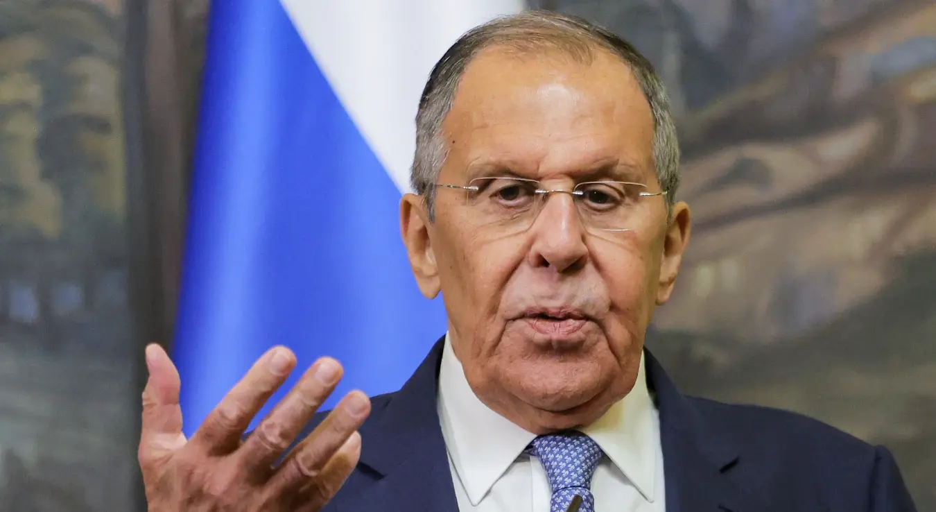 Руски министар спољних послова Сергеј Лавров говори током конференције за новинаре након разговора са саудијским министром спољних послова, принцом Фајсалом бин Фарханом ел Саудом, у вили Зинаиде Морозове у Москви, у уторак, 8. септембра 2026. године.