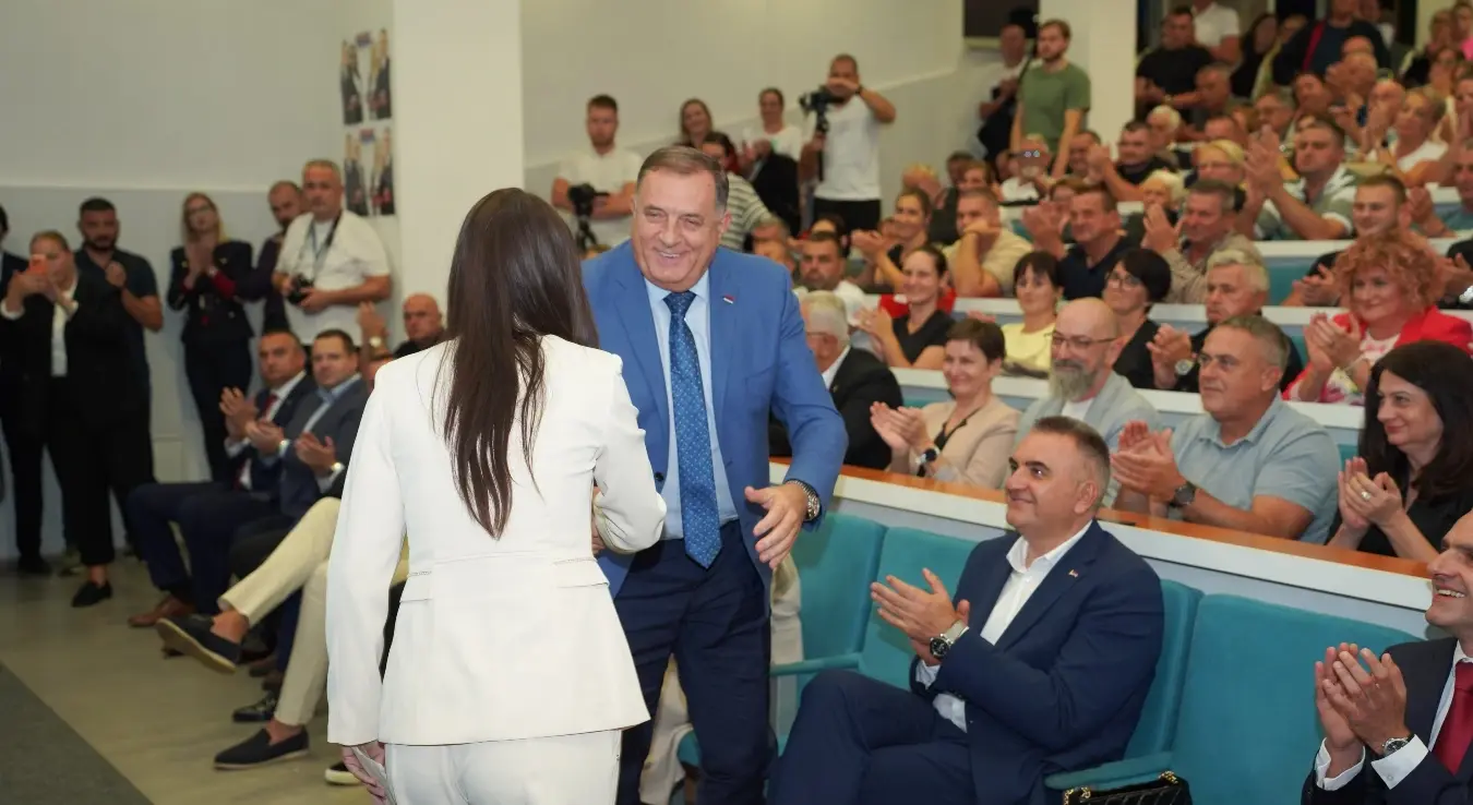Додик Нови Град СНСД трибина