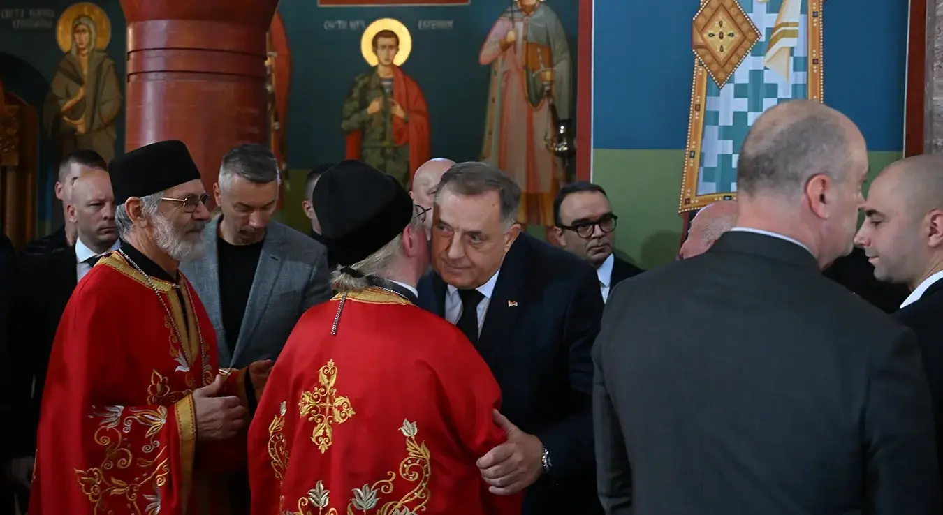 Додик, Минић, Стевандић и Цвијановићева одали почаст генералу Младићу