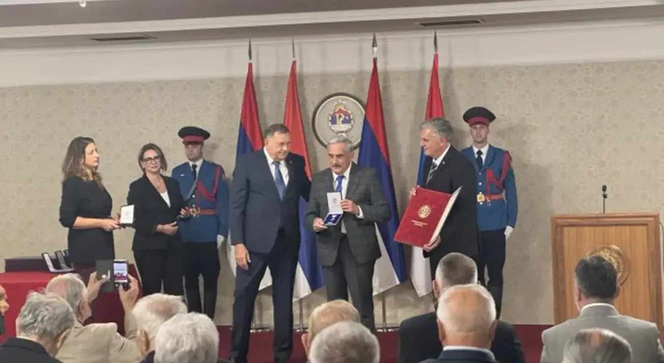Каран и Додик уручили одликовања љекарима и медицинским техничарима Сарајевско-романијске регије