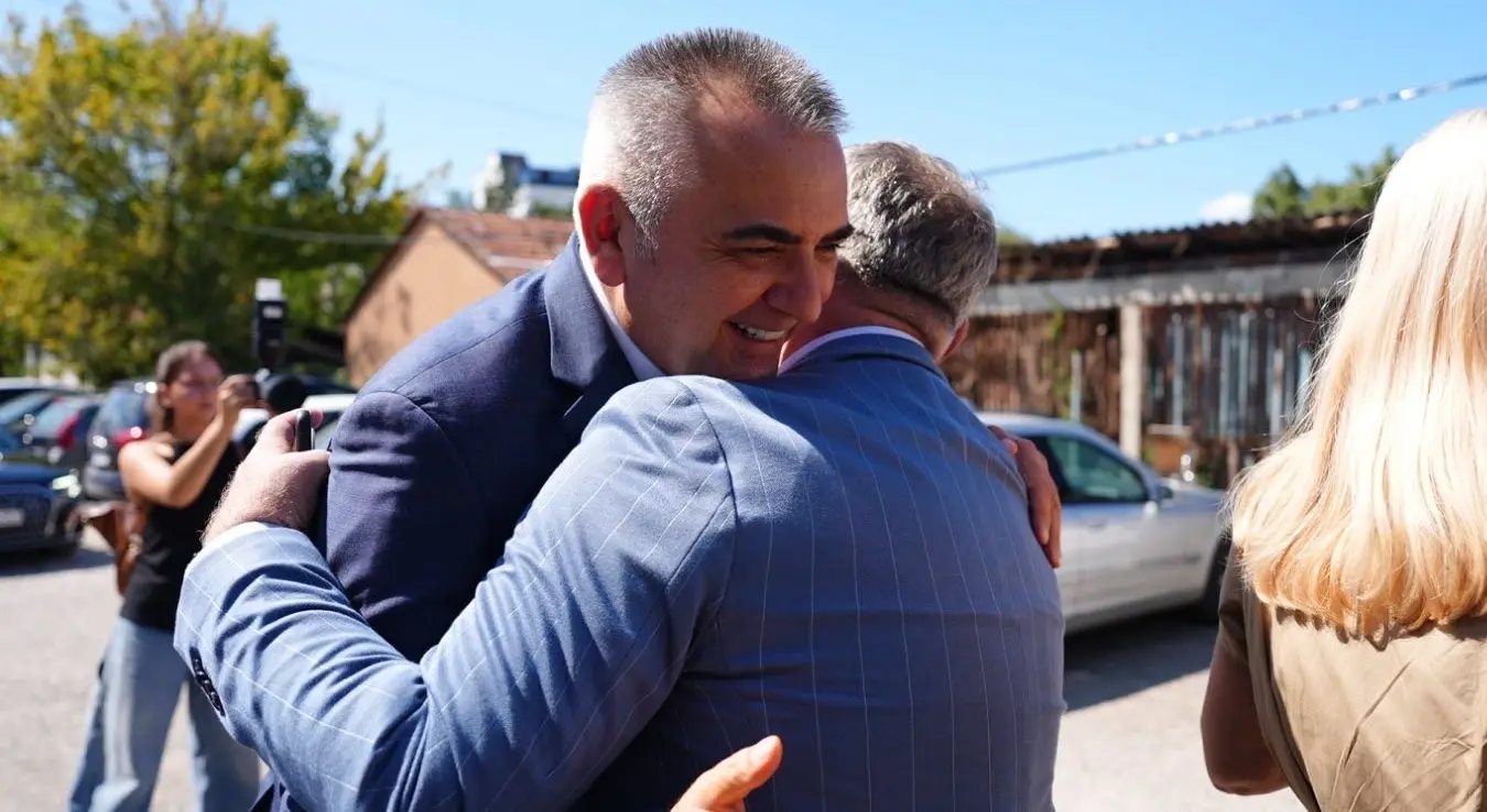 Саво Минић предсједник Владе Републике Српске сусрет с грађанима и поздрављање