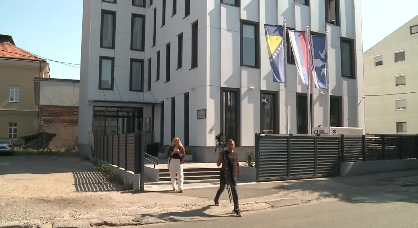 Шест особа је саслушано у својству свједока у предмету који се односи на рад Меморијалног центра Сребреница. То су за АТВ потврдили из Окружног јавног тужилаштва у Бијељини. Троје је изјаву дало у Полицијској управи Зворник, а остали су одбили. Као разлог су навели да изјаву желе да дају пред поступајућим тужиоцем.