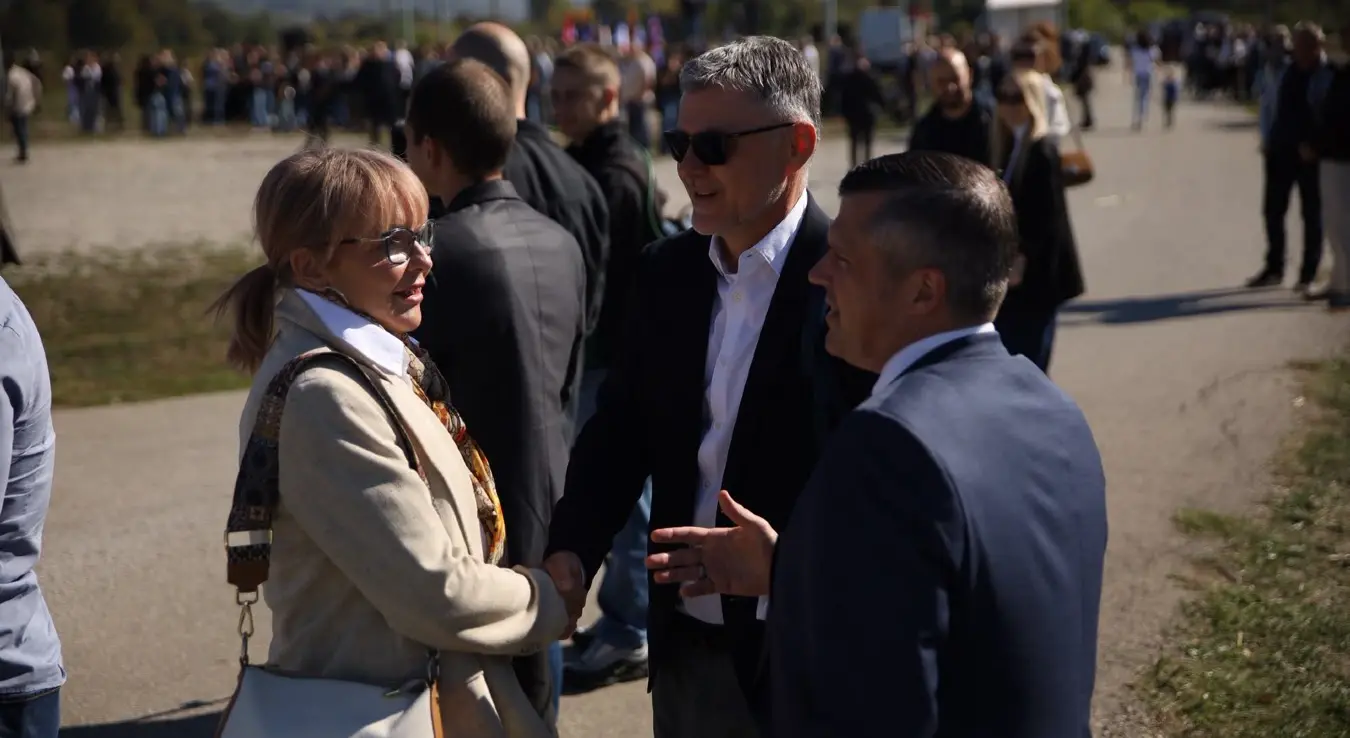 Обиљежавање операције "Халијард" у Бољанићу подсјећа нас на храброст и човјечност српског народа, који је у тешким временима спасао савезничке пилоте, навела је Ана Тришић Бабић директор Канцеларије за међународну сарадњу Републике Српске