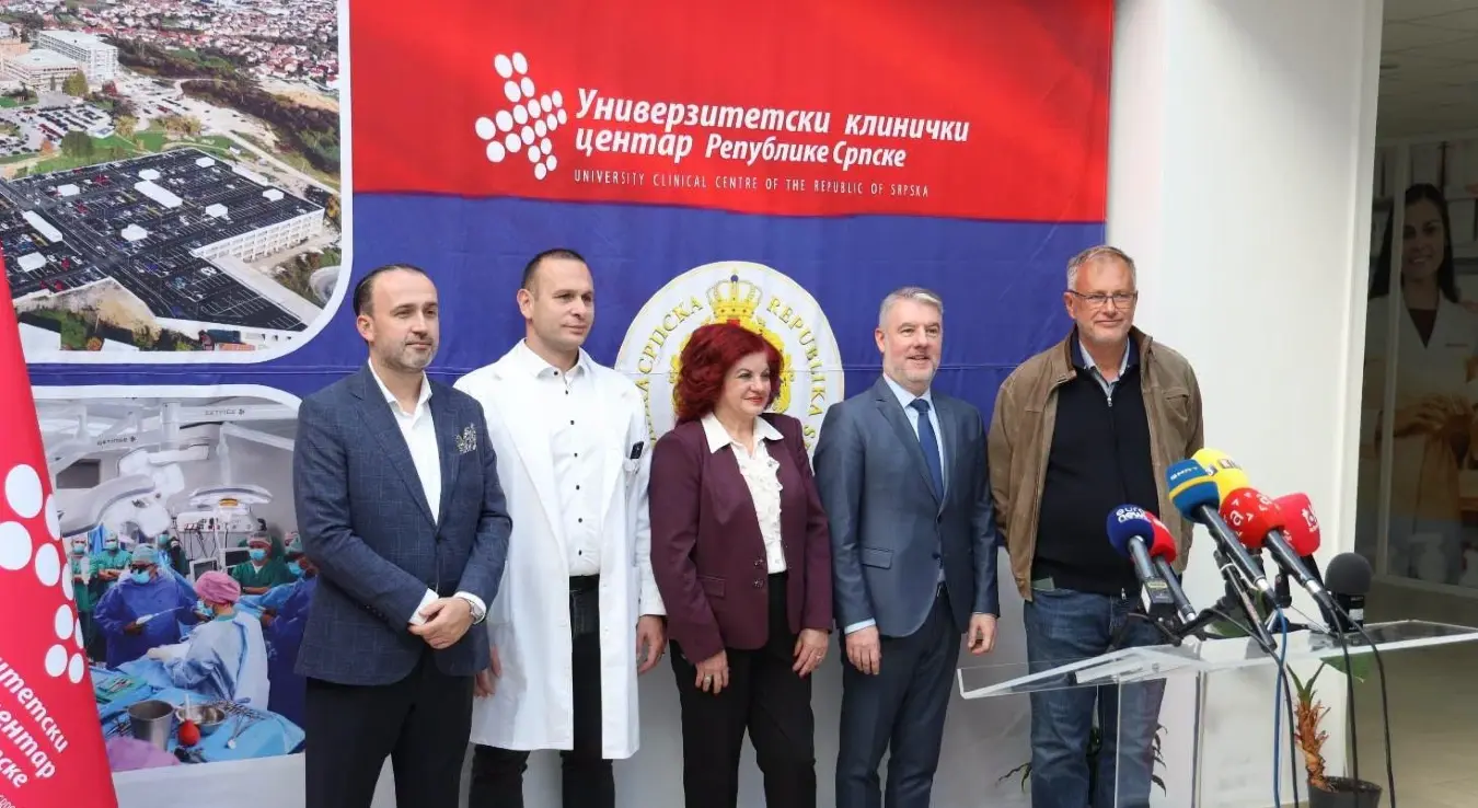 Поводом обиљежавања Европског дана донирања органа, у Универзитетском клиничком центру Републике Српске одржана је панел-дискусија „Донација и трансплантација органа – од знања до повјерења“, на којој су представници здравствених институција разговарали о унапређењу трансплантационог програма и развоју донорства у Српској.