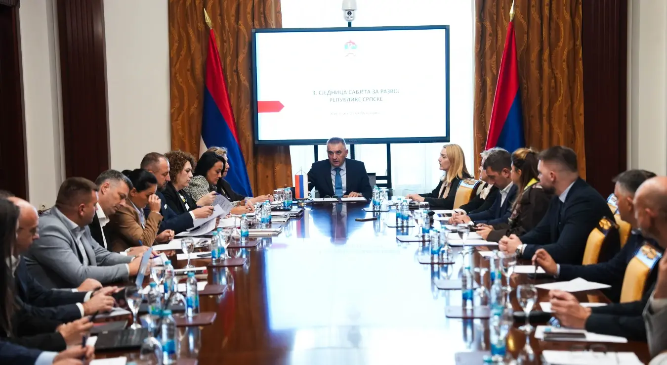 Трећа сједница Савјета за развој, који треба да припреми сет системских мјера за даљи развој Републике Српске, одржана је данас у Сједишту Владе Републике Српске у Бањој Луци, уз учешће предсједника Владе Саве Минића.