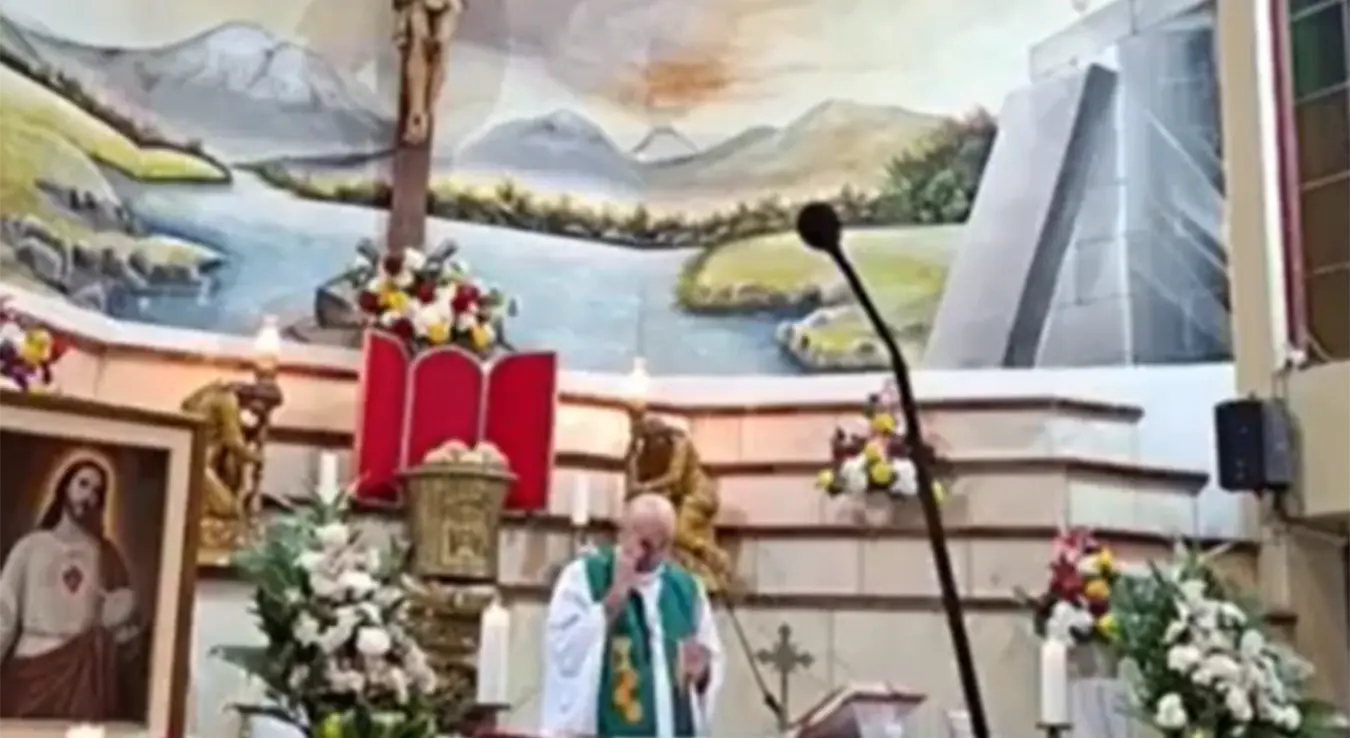 Редемптористички свештеник Патрисио Санчес Молинари преминуо је након што је на њега током служења мисе пао велики крст причвршћен на зиду цркве. Несрећа се догодила у цркви Госпе од Непрестане Помоћи у Гвајакилу, у Еквадору, а надбискупија Гвајакила истог дана потврдила је његову смрт.