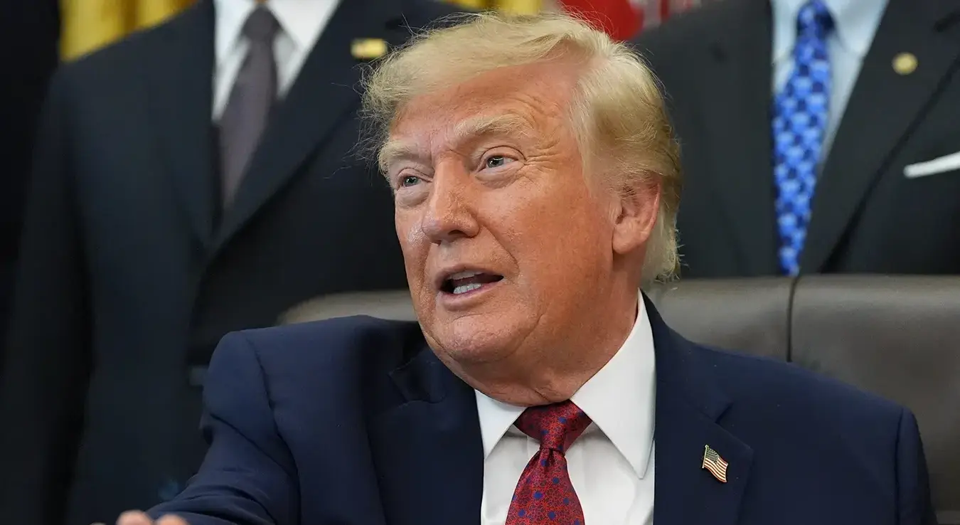 Предсједник САД-а Доналд Трамп говори у Овалној соби БИЈеле куће, у срИЈеду, 30. септембра 2026. године, у Вашингтону.