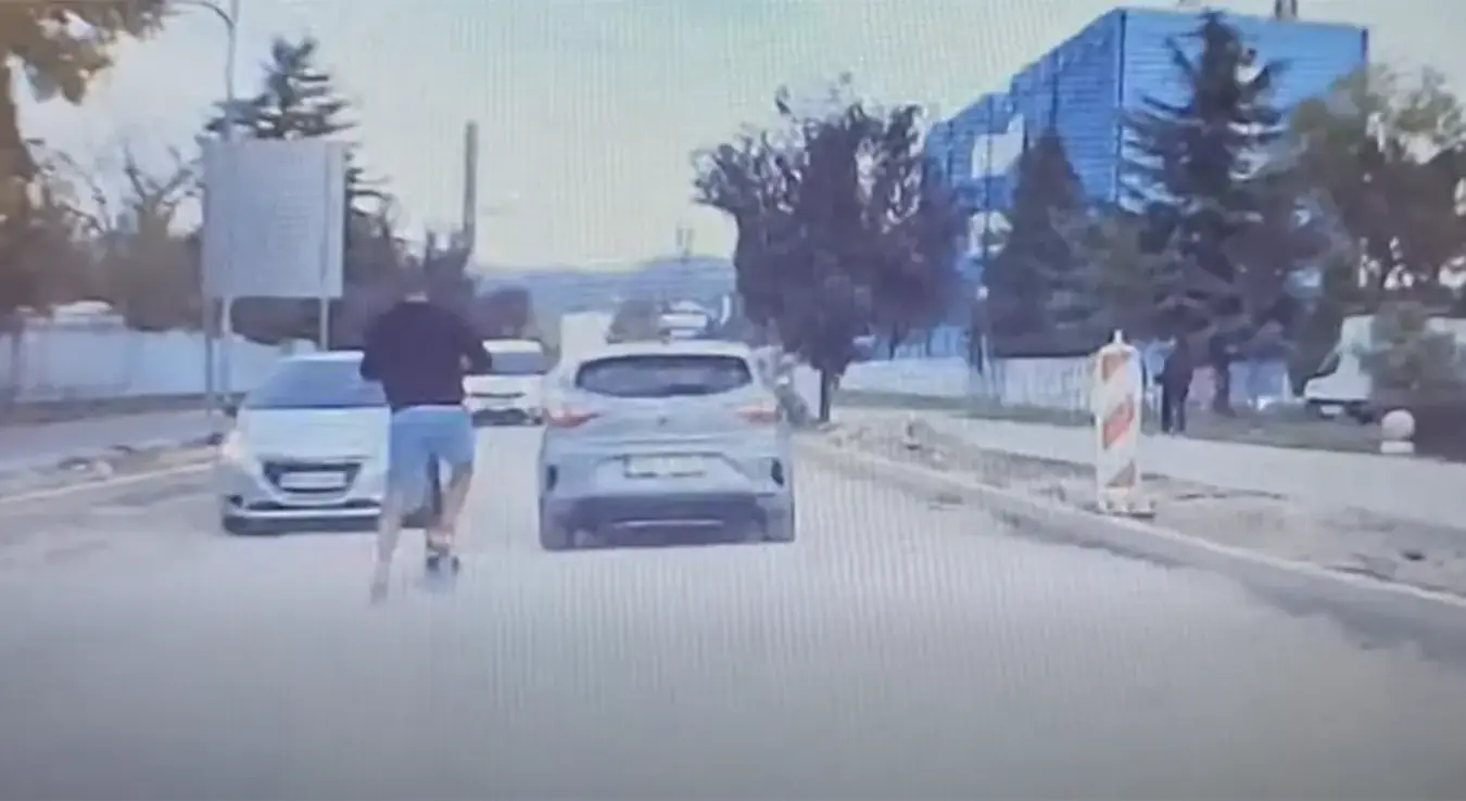 Бањалука: Замало изазвао удес на тротинету
