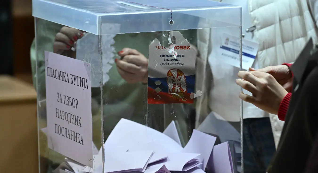 У Србији су  завршени ванредни парламентарни избори, на којима су грађани бирали 250 посланика новог сазива Скупштине Србије. Бирачка мјеста била су отворена од 7.00 до 20.00 часова, а ко се затекне на бирачком мјесту или непосредно испред њега после тог времена биће му омогућено да гласа.