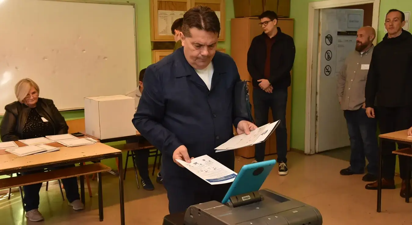 Предсједник Народне Скупштине Републике Српске Ненад Стевандић гласао у Бањалуци на општим изборима, 04.10.2026.