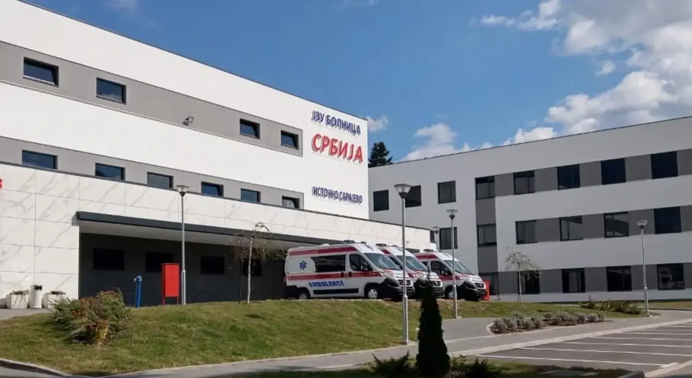 Зграда болнице Србија у Источном Сарајеву.