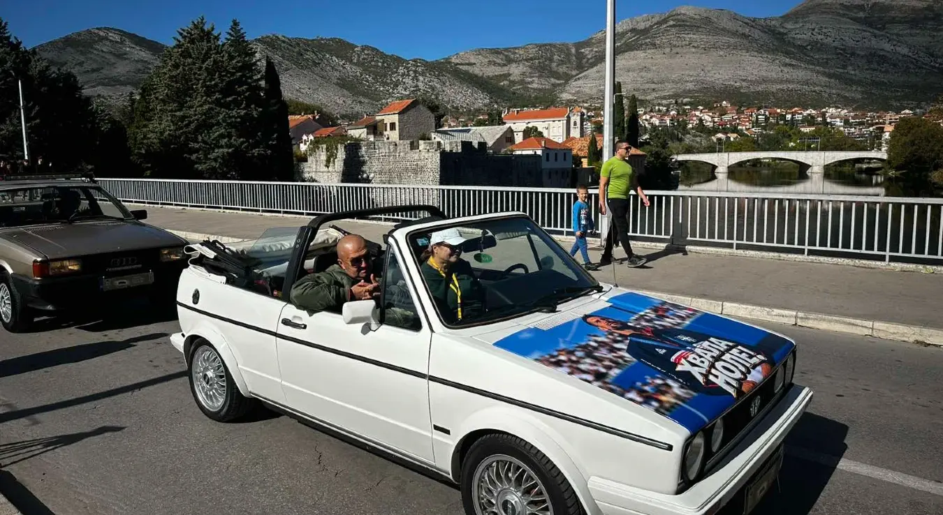 Олдтајмер клуб Мостар, уз званичну подршку Града Требиња и Туристичке организације града Требиња, организује традиционалну ревију и изложбу олдтајмера у оквиру популарне манифестације „Рали Ћирином трасом и винском цестом“.