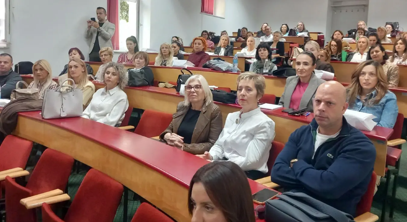 Републички семинар наставника српског језика и књижевности окупио је у Требињу око 80 просвјетних радника из свих крајева Републике Српске, а за учеснике су припремљена предавања и радионице које обухватају различите области књижевности, методике наставе, али и примјену савремених технологија у образовању.