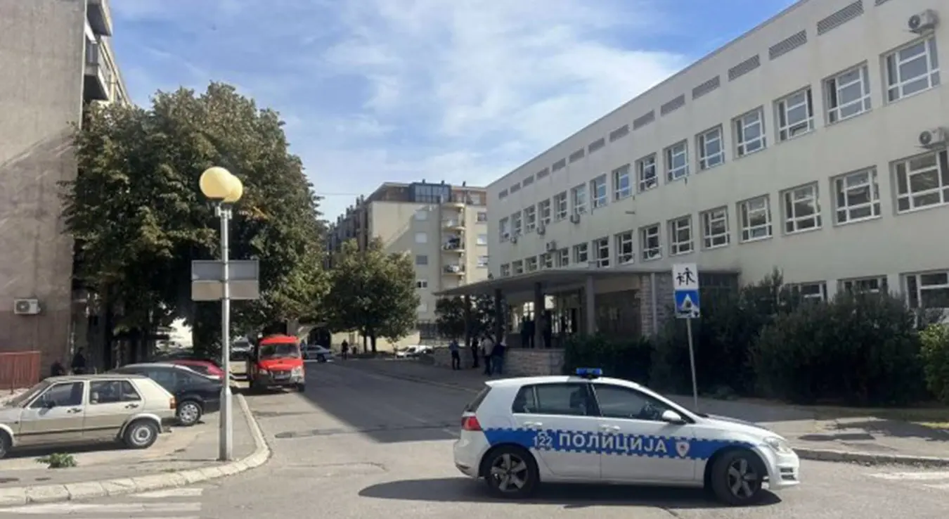 У Центру средњих школа Требиње данас је стигла дојава о бомби.