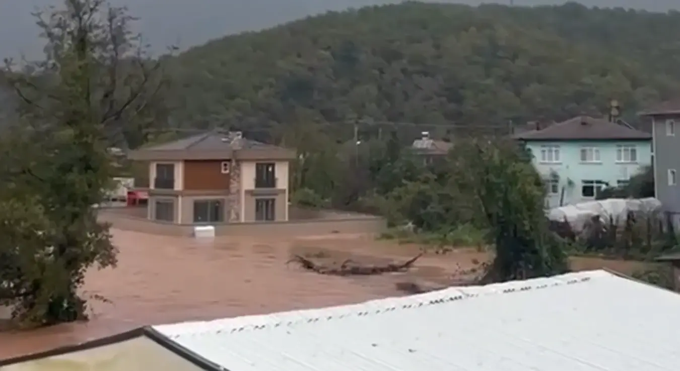 Поплаве погодиле Истанбул, након обилних падавина.