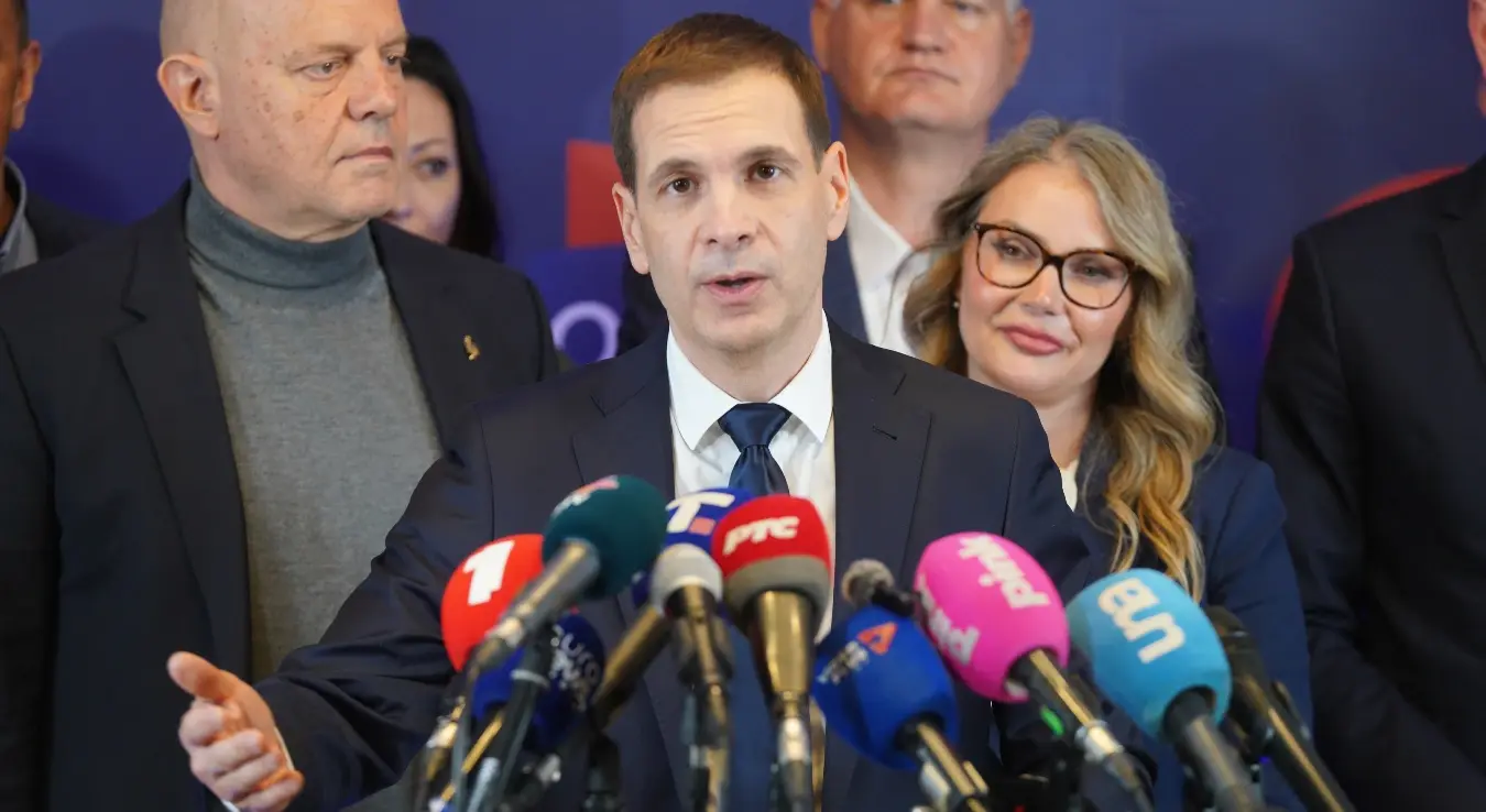 Милош Јовановић подноси оставку и повлачи се са јавне сцене