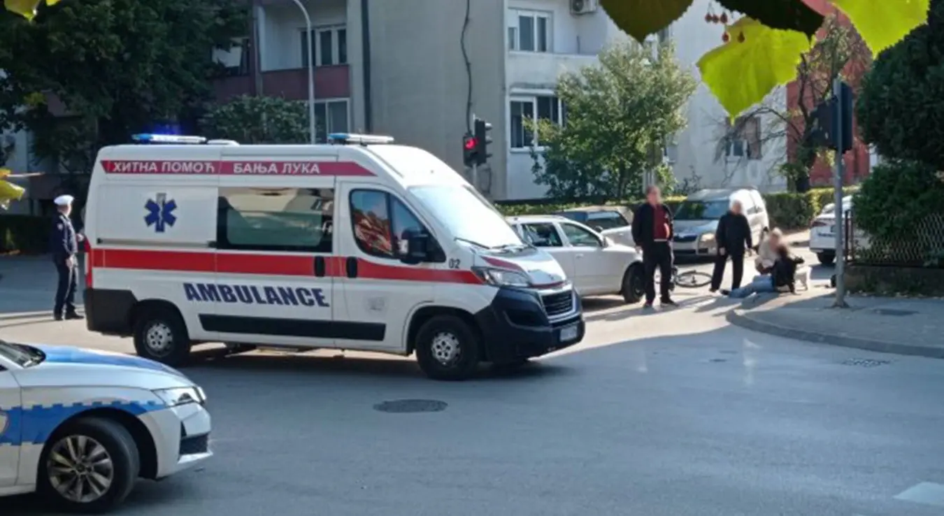 У Бањалуци је дошло да саобраћајне незгоде у Бањалуци гдје је аутомобил ударио бициклисту.